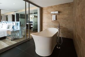 Le Coral Beach Resort and Cafe