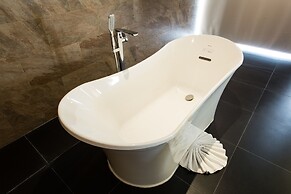 Le Coral Beach Resort and Cafe