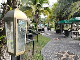 Le Coral Beach Resort and Cafe