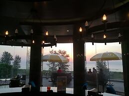 Le Coral Beach Resort and Cafe