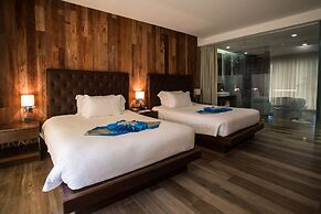 Le Coral Beach Resort and Cafe