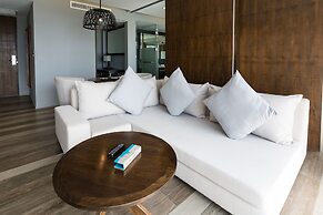 Le Coral Beach Resort and Cafe