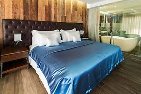 Le Coral Beach Resort and Cafe