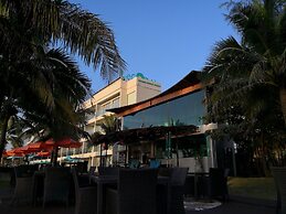 Le Coral Beach Resort and Cafe