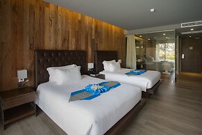 Le Coral Beach Resort and Cafe