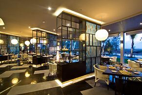 Le Coral Beach Resort and Cafe