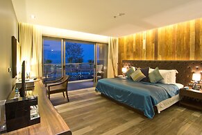 Le Coral Beach Resort and Cafe