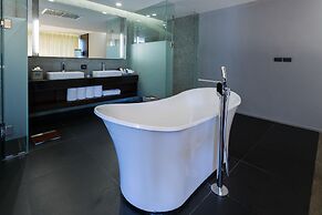 Le Coral Beach Resort and Cafe