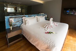 Le Coral Beach Resort and Cafe