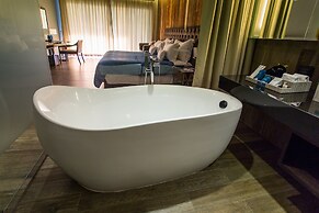 Le Coral Beach Resort and Cafe