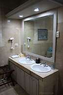 Linaw Beach Resort