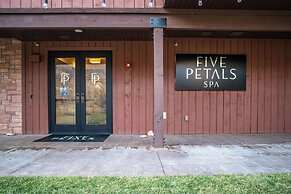 Cliffrose Springdale, Curio Collection by Hilton