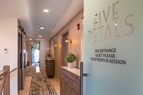 Cliffrose Springdale, Curio Collection by Hilton