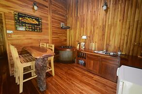 Macaw Lodge