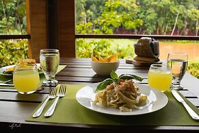 Macaw Lodge