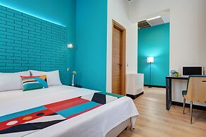 COLORS Central Ladadika