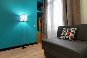 COLORS Central Ladadika