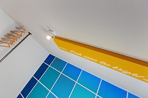 COLORS Central Ladadika