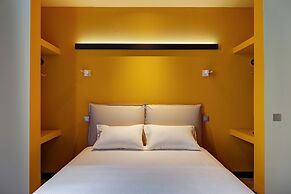 COLORS Central Ladadika