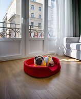 COLORS Central Ladadika