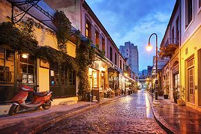 COLORS Central Ladadika