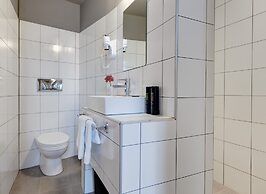 COLORS Central Ladadika