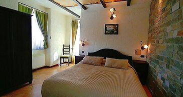 Chalet sul lago Hotel In Montagna