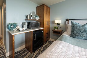 Seaside Oceanfront Inn