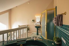 Seaside Oceanfront Inn