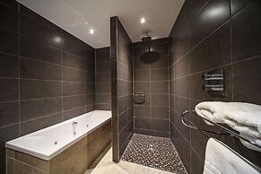 EPIC Apartments Seel Street