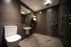 EPIC Apartments Seel Street