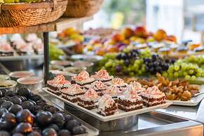 Dragut Point North Hotel