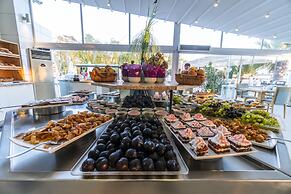 Dragut Point North Hotel