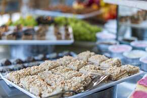 Dragut Point North Hotel