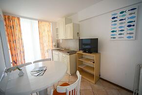 Apartments and Rooms Degra