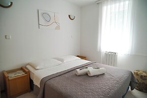 Apartments and Rooms Degra