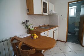 Apartments and Rooms Degra