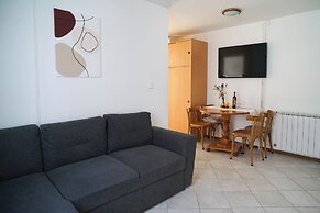 Apartments and Rooms Degra