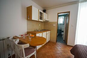 Apartments and Rooms Degra