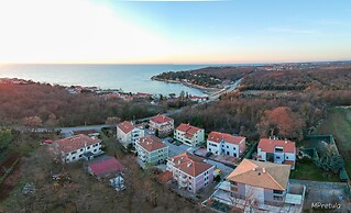 Apartments and Rooms Degra