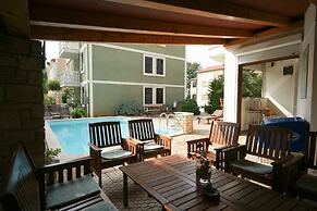 Apartments and Rooms Degra