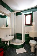 Apartments and Rooms Degra