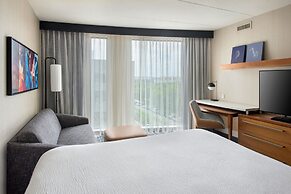 Courtyard Philadelphia South at The Navy Yard