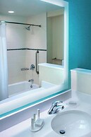 Courtyard Philadelphia South at The Navy Yard