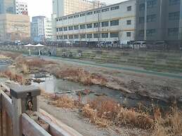 Dongdaemun Neighbors