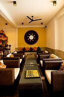 St. Lachlan Hotel & Suites