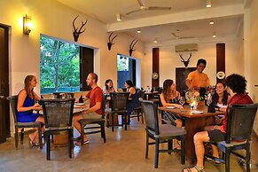 St. Lachlan Hotel & Suites