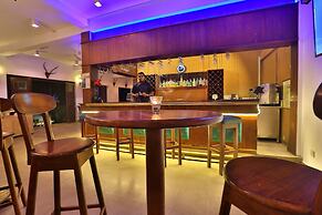 St. Lachlan Hotel & Suites