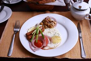 St. Lachlan Hotel & Suites