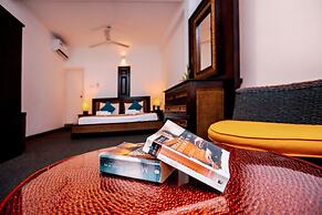 St. Lachlan Hotel & Suites